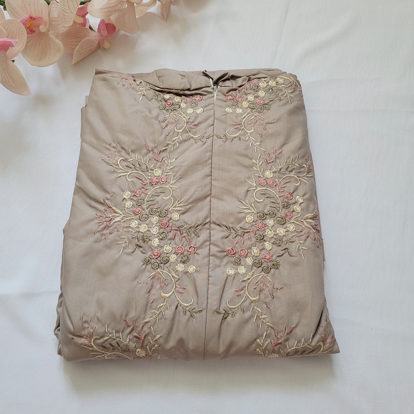 Embroidered prayer dress (zip)